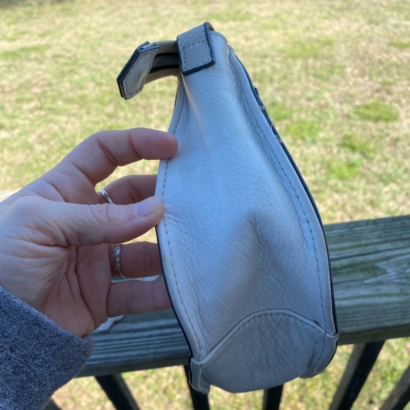 Aimee Kestenberg crossbody shoulder bag off white genuine pebble leather - Picture 8 of 16